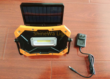 Przenośny akumulator słoneczny Led Work Light 900 Lumen z regulowanym panelem